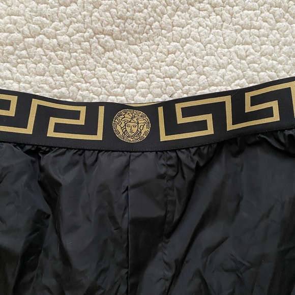 *SOLD* NWT Versace Mens Swim Shorts size 7 - Picture 2 of 3